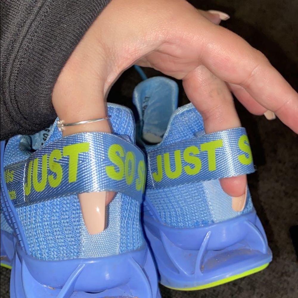 SOSO running shoes